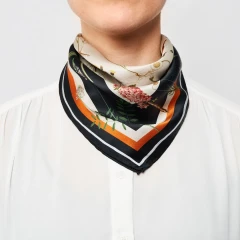 FLOWER FIELD SCARF