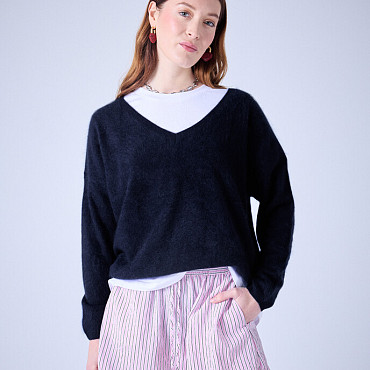 TRUI SOELI NAVY