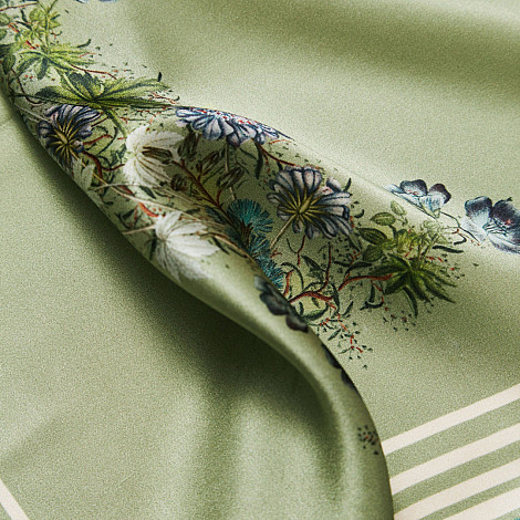 FLOWERING GREEN F SCARF